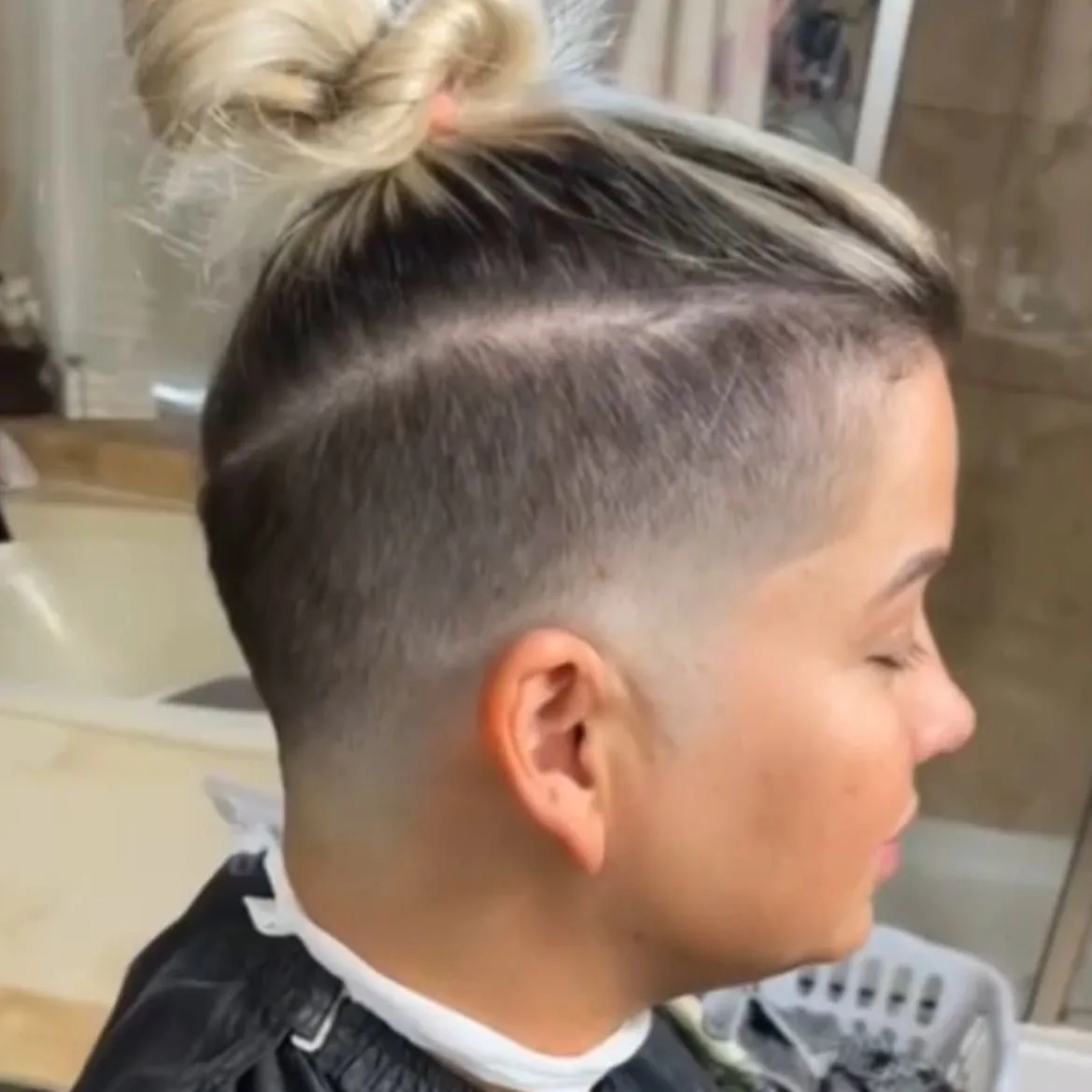 💈 Woman’s haircut 💇🏽‍♀️✂️ by Joe